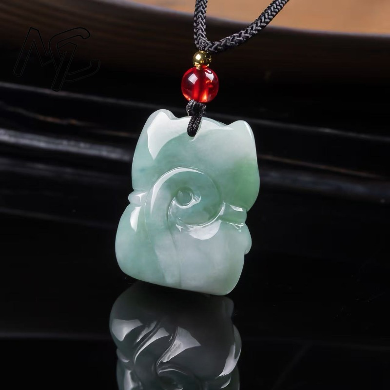 Natural Emerald Jade Lucky Cat - Necklaces recension och pris