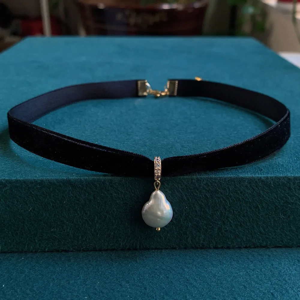 Black Velvet Ribbon Choker Irr - Pearl Choker Necklace Vintage recension och pris