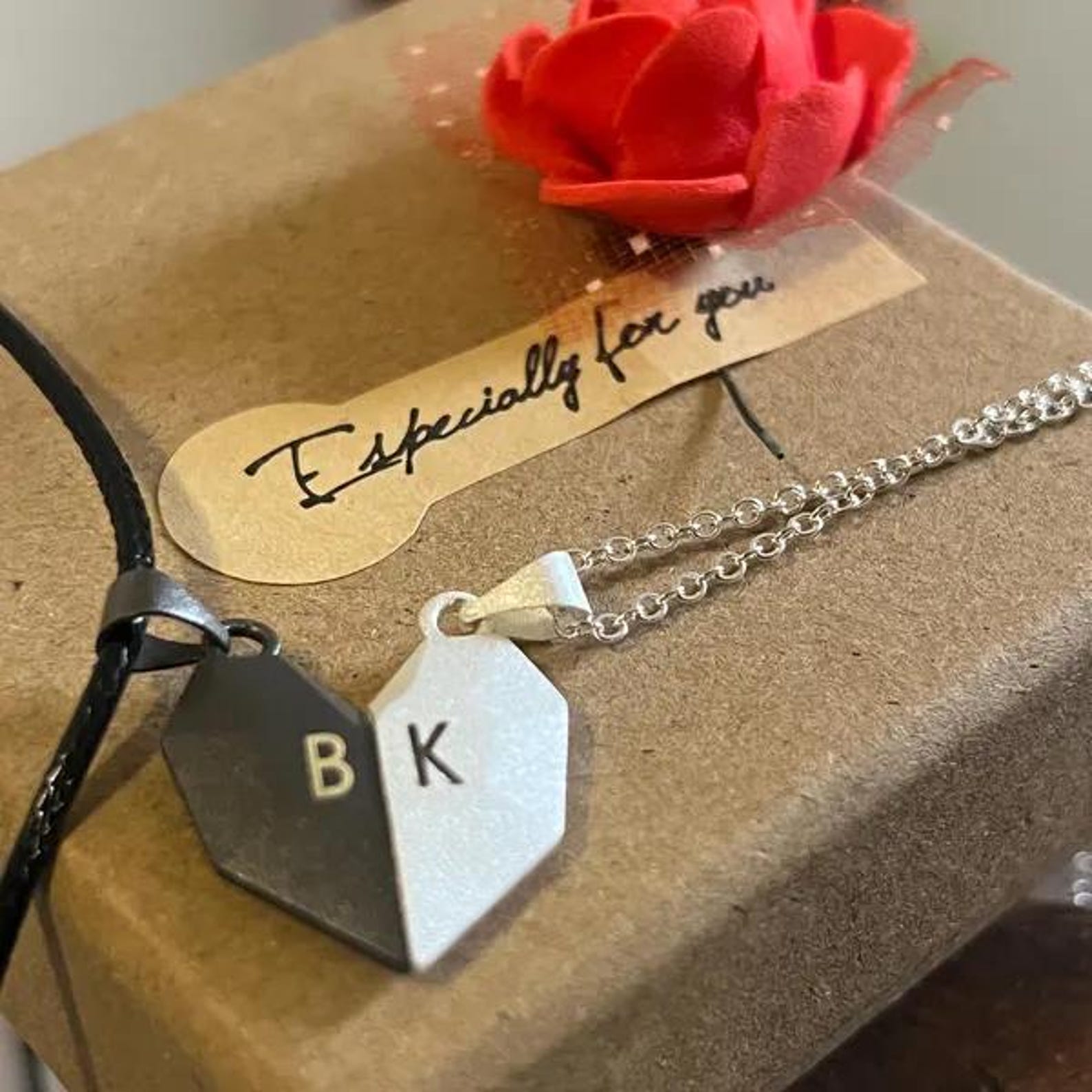 Custom couple magnetic heart n - Magnetic Couple Matching Necklaces recension och pris